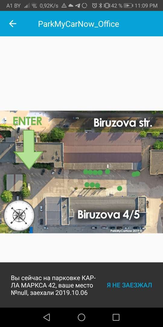 The ParkMyCarNow app with a map of free spaces at Biruzova 4/5
